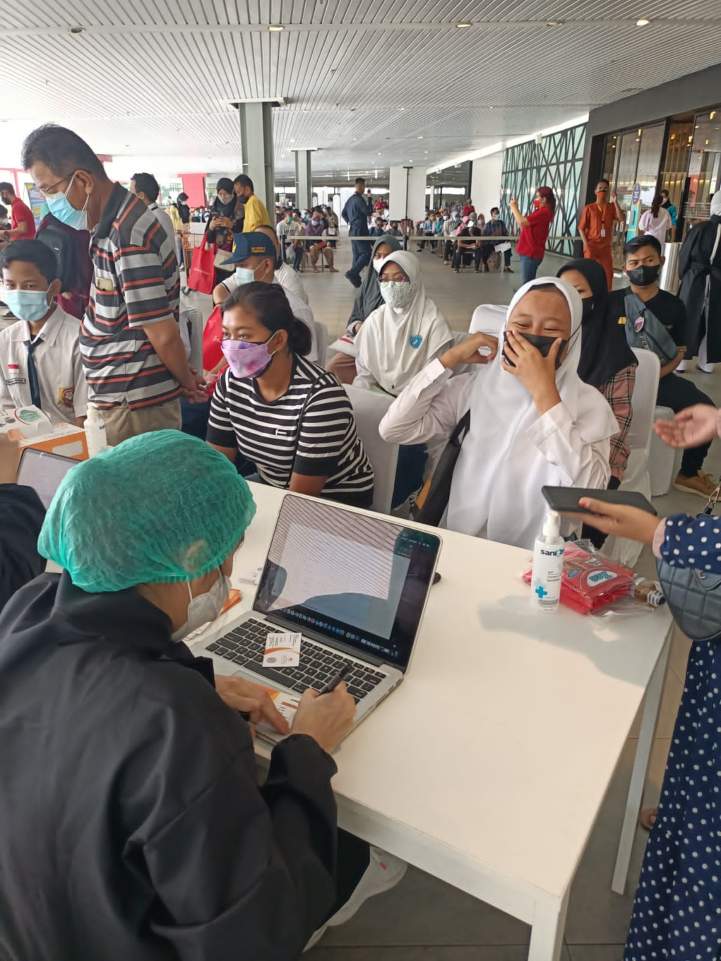 Antusias vaksiners saat konsultasi dengan dokter gigi dari Klinik Gigi ODAC pada Jumat, 27 Agustus 2021 di QBIG BSD City, Tangerang. (Dok. Istimewa)