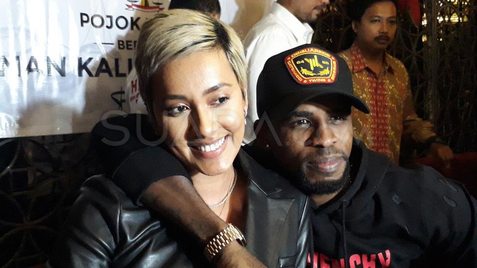 Hebat Greg Nwokolo Donasikan Gaji Sebulan Untuk Membantu Korban Coronavirus